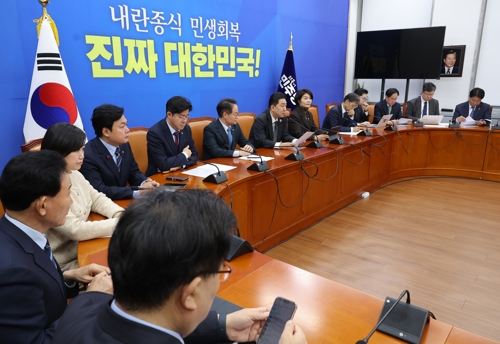 김병기 더불어민주당 원내대표가 16일 서울 여의도 국회에서 열린 원내대책회의에서 발언하고 있다.  [연합뉴스]