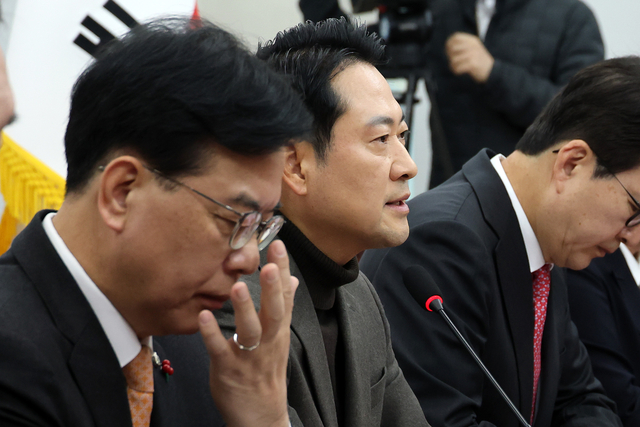 장동혁 국민의힘 대표가 18일 국회에서 열린 최고위원회의에서 모두발언을 하고 있다. [연합뉴스]
