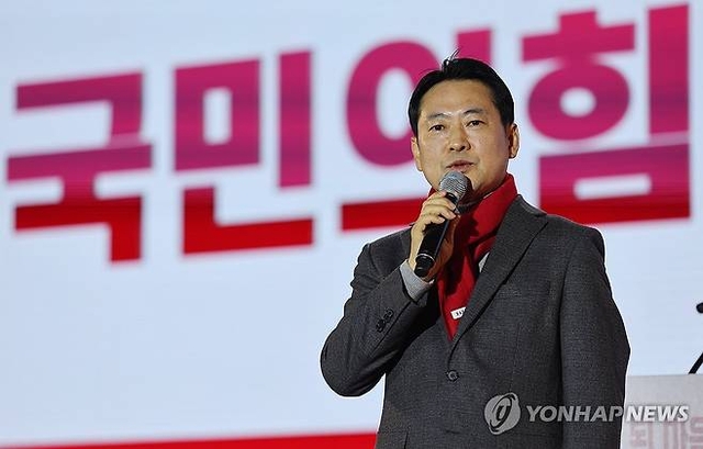 장동혁 국민의힘 대표가 지난 19일 충북도당 당원교육 행사에 참석해 축사하고 있다. 그는 이 자리에서 “이제 국민의힘이 변화를 시작하려 한다”고 강조했다. 연합뉴스