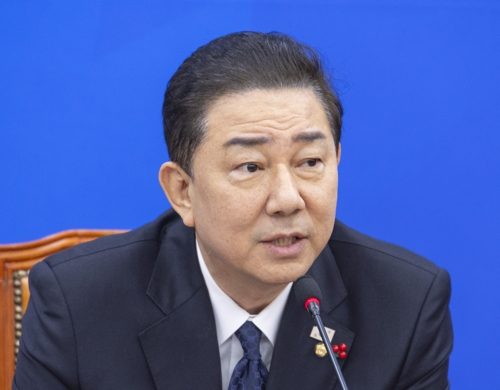 김병기 더불어민주당 원내대표가 23일 국회에서 열린 원내대책회의에서 통일교 특검 추진 관련한 확고한 입장을 밝히고 있다. [연합뉴스]