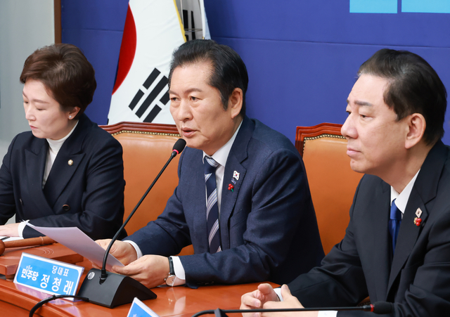 정청래 더불어민주당 대표가 24일 서울 여의도 국회에서 열린 최고위원회의에서 발언하고 있다. [연합뉴스]