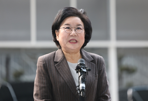 이혜훈 기획예산처 장관 후보자가 29일 서울 중구 예금보험공사에 마련된 인사청문회 준비 사무실로 들어서며 입장을 밝히고 있다. [연합뉴스]