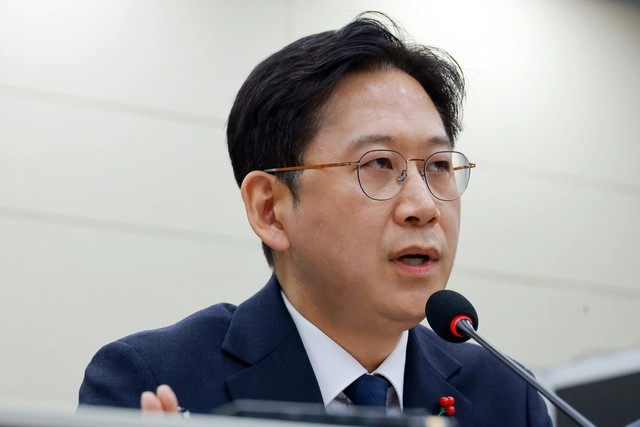 배경훈 부총리 겸 과학기술정보통신부 장관이 30일 국회에서 열린 쿠팡 관련 청문회에서 의원 질의에 답하고 있다. 연합뉴스