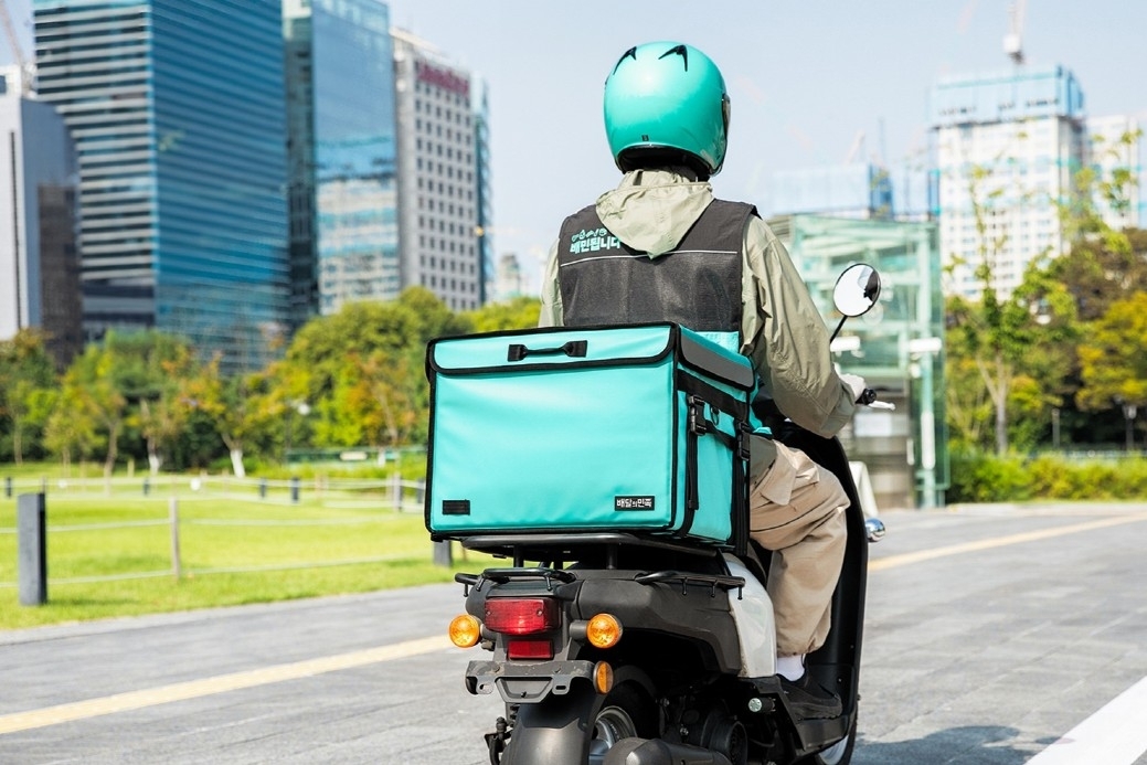 흔들리는 쿠팡 록인... 쿠팡이츠 15만 줄때 배민 26만 늘었다 - 뉴스 썸네일 이미지