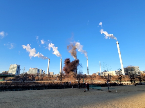 목동열병합발전소에서 일어난 폭발 사고 [독자 제공=연합뉴스]