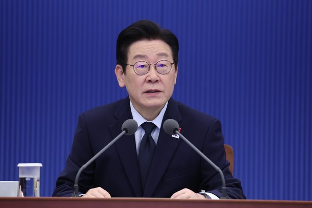 이재명 대통령이 8일 청와대에서 열린 수석보좌관회의에서 발언하고 있다. 연합뉴스