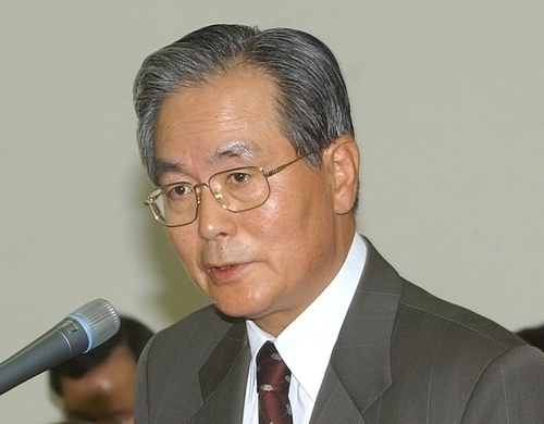 2003년 산업은행 총재일 때 국회 재경위에 출석한 고인. [촬영 김병만. 연합뉴스]