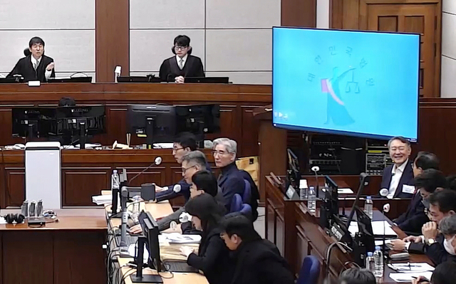 12·3 비상계엄 관련 내란 우두머리 혐의로 기소된 윤석열 전 대통령과 내란 중요임무 종사 혐의를 받는 김용현 전 국방부 장관 등 내란 관련자 8명이 9일 서초구 서울중앙지방법원 417호 형사대법정에서 열린 윤 전 대통령의 내란 우두머리 혐의, 김 전 장관을 비롯한 군·경 수뇌부 7명의 내란 중요임무 종사 혐의 등 사건의 결심 공판에 출석하고 있다.  [서울중앙지법 제공. 연합뉴스]