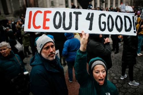 10일(현지시간) 미국 뉴욕에서 열린 반 ICE 집회 [로이터=연합뉴스]