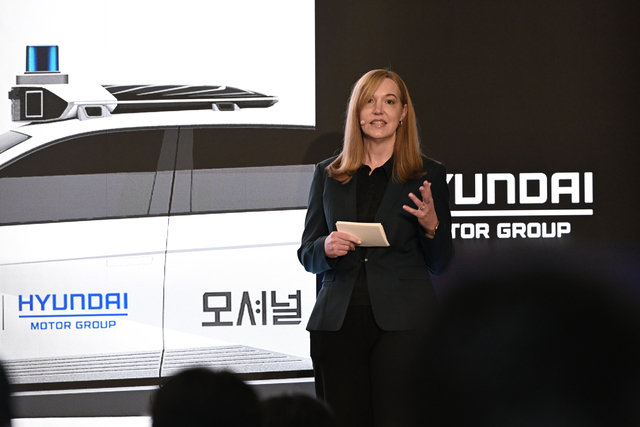 로라 메이저 모셔널 최고경영자(CEO)가 지난 8일(현지시간) 미 라스베이거스에 위치한 테크니컬 센터에서 열린 기자 간담회에서 모셔널의 자율주행 전략에 대해 발표하고 있다. 모셔널 제공