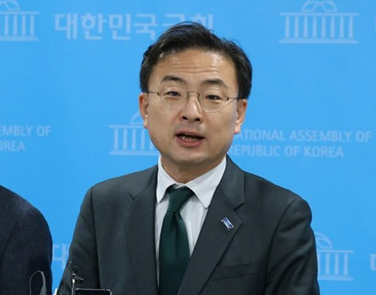 조국혁신당 수석최고위원인 신장식 의원.<신장식 국회의원 페이스북 사진 갈무리>