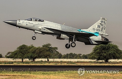 이륙하는 파키스탄 JF-17 선더 전투기 [로이터=연합뉴스]