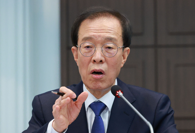 이석연 국민통합위원회 위원장이 13일 서울 중구 프레스센터에서 열린 관훈클럽 초청 토론회에 참석해 발언하고 있다. [연합뉴스]