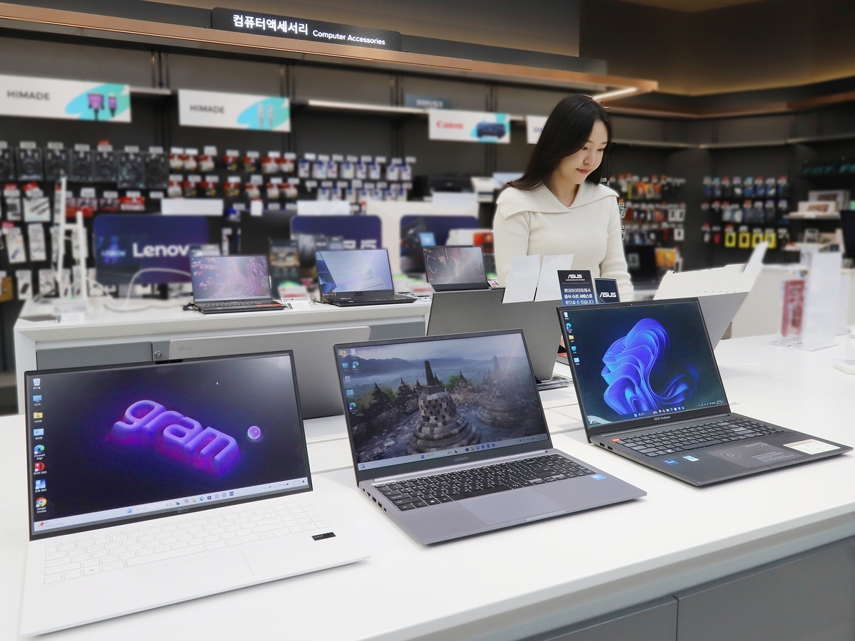 새학기 노트북 가격 급등에 