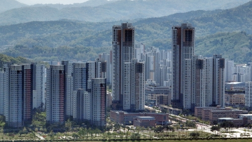 정부 ‘규제 영끌’ 약발…주담대 34개월 만에 줄었다