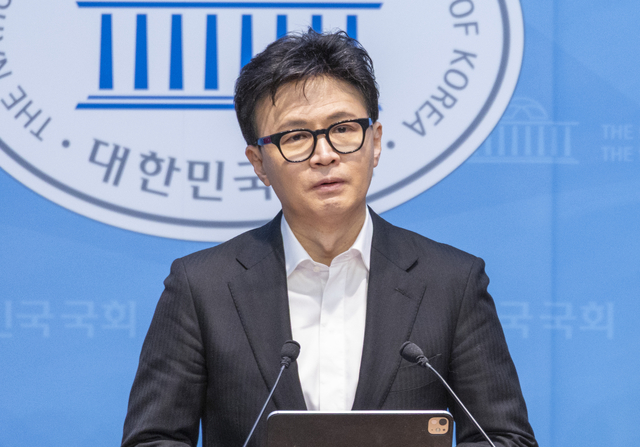 국민의힘 한동훈 전 대표가 14일 당 윤리위원회가 본인을 제명 결정한 것과 관련한 기자회견을 하고 있다. [연합뉴스]