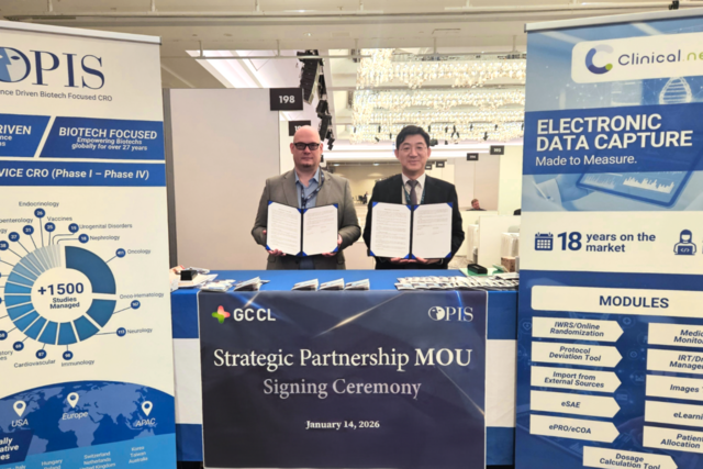 왼쪽부터 지오반니 트롤레세(Giovanni Trolese) OPIS 부사장과 조관구 지씨씨엘 대표. 지씨씨엘 제공.