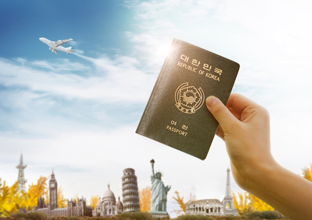 한국 여권 [아이클릭아트 제공]
