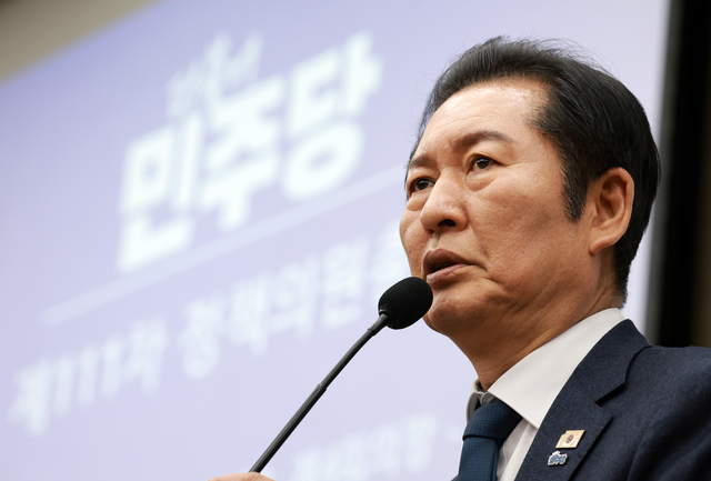 더불어민주당 정청래 대표가 15일 국회에서 열린 의원총회에서 발언하고 있다. [연합뉴스]