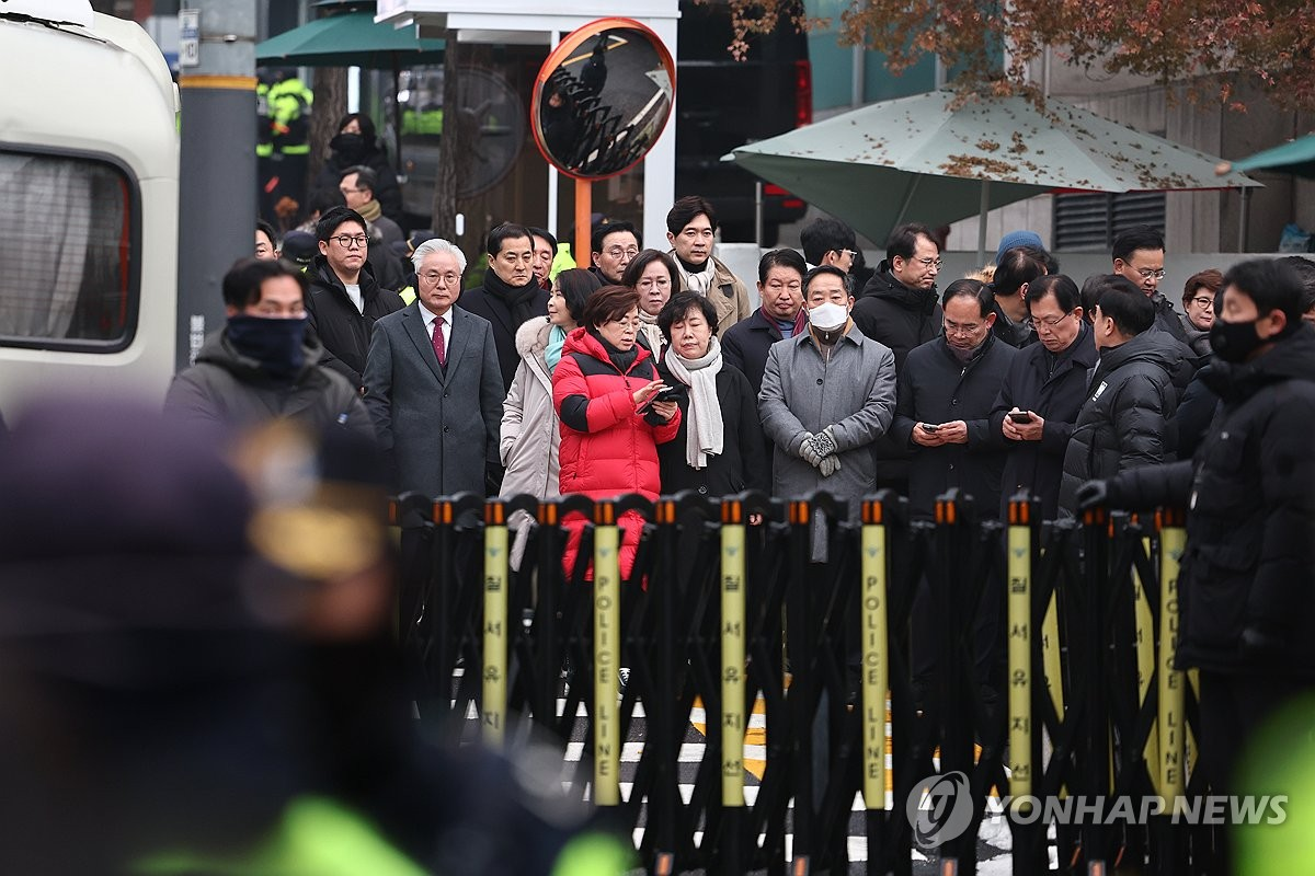 ‘관저 인간방패’ 국힘, 尹 사형구형·체포방해 유죄에도 “입장 없는 게 입장”
