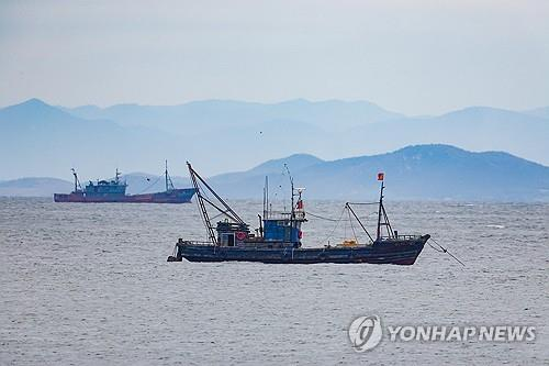 서해에서 조업 중인 중국 어선. [연합뉴스 자료사진. 사진은 기사 본문과 관련없음]