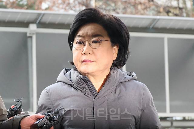 이혜훈 기획예산처 장관 후보자가 14일 서울 중구 예금보험공사에 마련된 인사청문회 준비 사무실로 출근하고 있다. 이슬기 기자 9904sul@