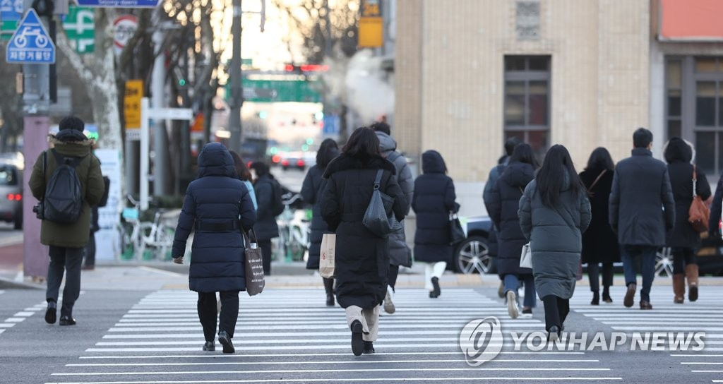 직장인 78% “AI 무섭다…노동시장 불평등·부의 양극화 심화”