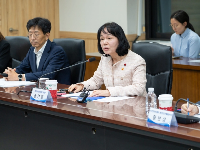 송경희 개인정보보호위원회 위원장이 지난해 12월 6일 서울 종로구 정부서울청사에서 열린 ‘ISMS-P 인증 개선’ 관련 회의에서 모두발언을 하고 있다. 개인정보위 제공