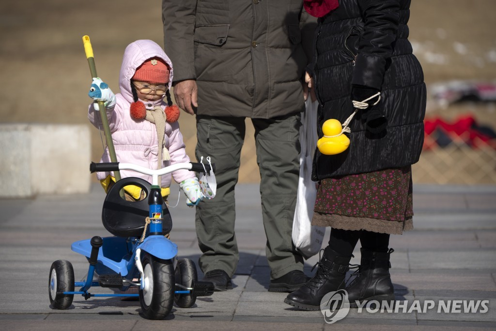 [속보] 중국 인구 4년 연속 줄었다…“작년 14억489만명”