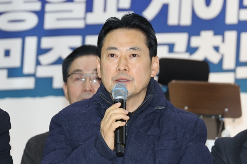 국민의힘 장동혁 대표가 19일 서울 여의도 국회 로텐더홀에서 열린 최고위원회의에서 발언하고 있다. [연합뉴스]