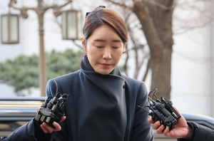 ‘1억원 공천헌금 의혹’ 강선우, 첫 경찰 출석…“원칙 지키는 삶 살았다”