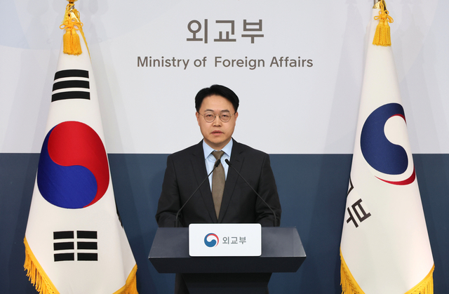 이문배 외교부 부대변인이 13일 서울 종로구 정부서울청사 별관에서 정례브리핑을 하고 있다. 연합뉴스