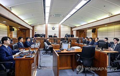 [속보] 법원 “12·3 비상계엄 선포·포고령 발령, 내란에 해당”