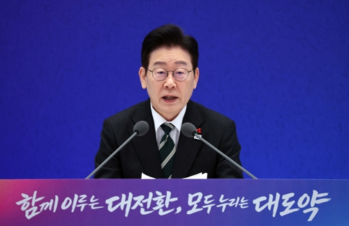 [속보] 李대통령 “국토부서 곧 현실적 주택 공급확대 방안 발표…주택 세금규제 가급적 자제”