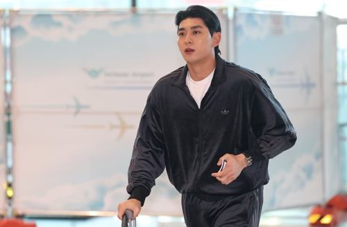 미국 프로야구 메이저리그(MLB) 샌프란시스코 자이언츠 이정후가 21일 인천국제공항 제2터미널에서 출국하고 있다. [영종도=연합뉴스]