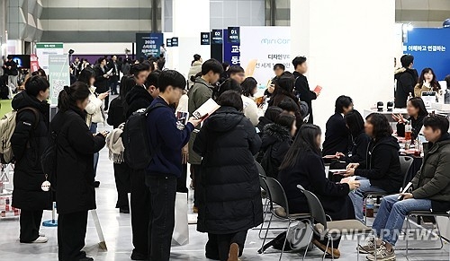 북적이는 채용박람회. [연합뉴스 자료사진]