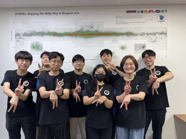 이정은 (앞줄 오른쪽 첫번째) 서울대 교수 연구팀.