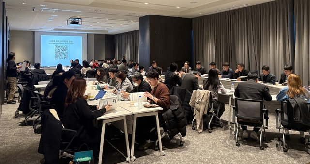 경기도가 반도체산업 경쟁력 강화를 위해 도와 시군간의 상생 워크숍을 열었다.