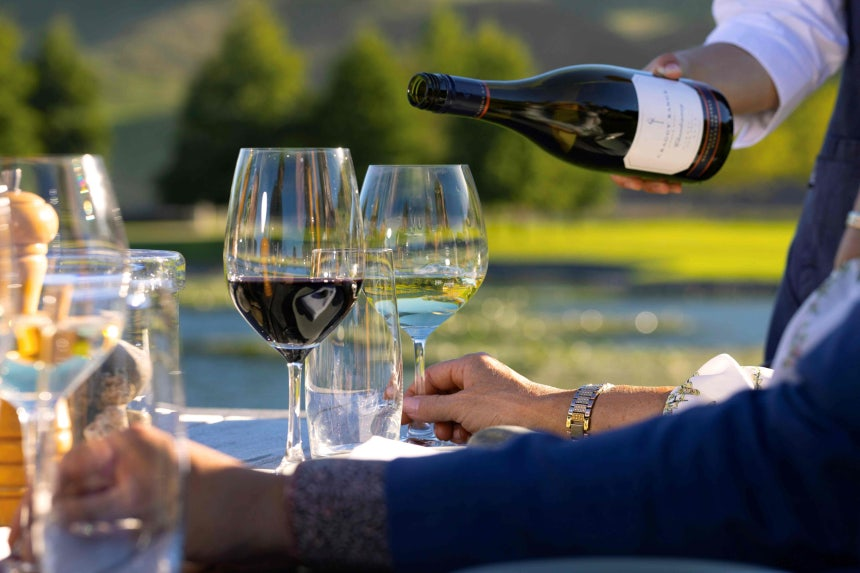 "맵·짠 한식과 페어링"...뉴질랜드 와인의 '역주행' [박순원의 유행... - 뉴스 썸네일 이미지