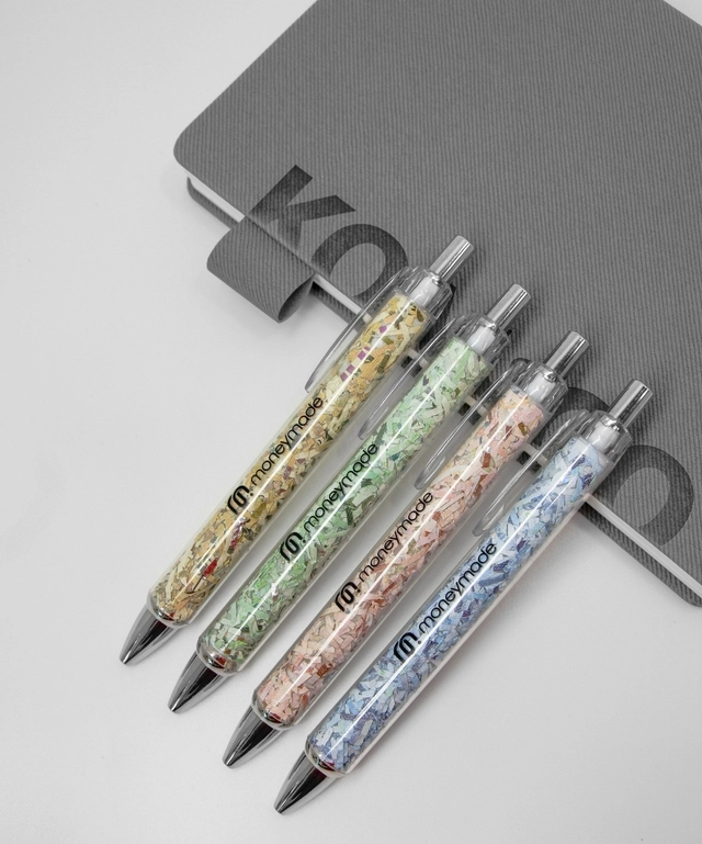 한국조폐공사가 시판중인 권종별(1000원권, 5000원권, 만원권, 5만원권) 한장 분량의 화폐 부산물이 보이는 ‘클리어형 돈볼펜’ (실사 이미지) [조폐공사 제공]