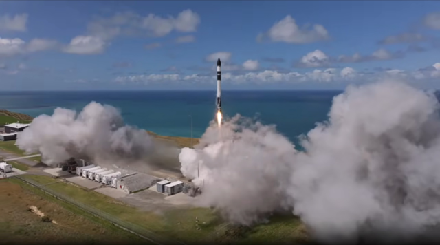 초소형 군집위성 검증기를 탑재한 로켓랩의 ‘일렉트론’ 발사체 발사 모습.  미 NASA 제공.