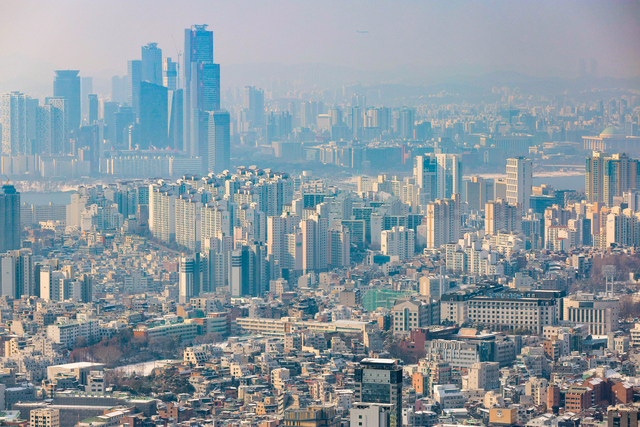 서울 남산에서 바라본 아파트. [연합뉴스 제공]
