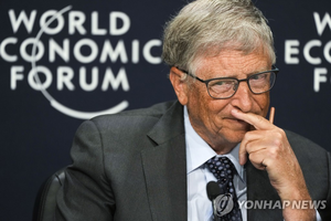 성병 의혹 부인한 게이츠 “엡스타인과 친분 후회…어리석었다”