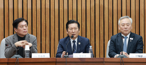 정청래 “합당은 선언 아닌 제안… 의원·당원 뜻 묻겠다”