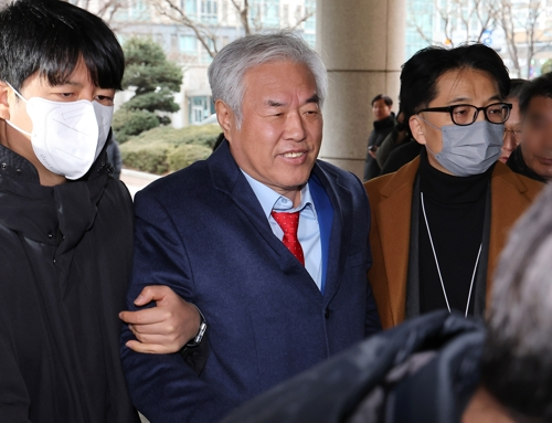 전광훈  사랑제일교회 목사가 지난달 15일 서울서부지방법원에서 열린 구속적부심 심문에 출석하고 있다. 연합뉴스