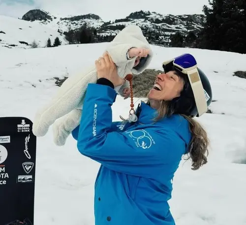 프랑스 스노보드 선수 클로에 트레스푀슈(오른쪽)와 아들 마를로. [트레스푀슈 소셜미디어 캡처]