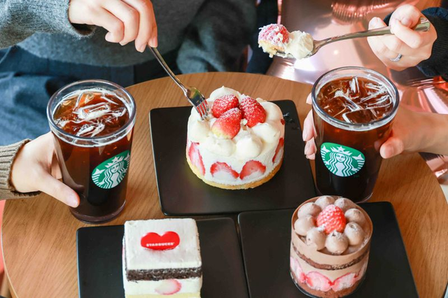 스타벅스 미니홀케이크 제품 라인업. [스타벅스 제공]