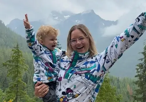 캐나다 프리스타일 스키 선수 캐시 샤프와 딸 루. [캐시 샤프 소셜미디어 캡처]