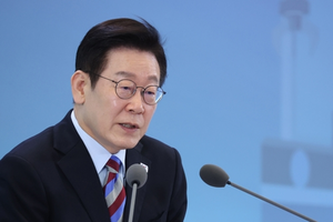 [속보] 李대통령 “임대사업자, 이상하다…한 사람이 수백채씩 집 사모으면 수만채 지어도 부족”