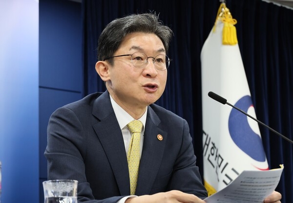 ‘빗썸 사태’로 코인시장 휘청…이억원 “거래소 내부통제 전면 검토”